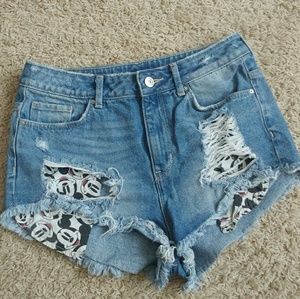 DIVIDED H&M MICKEY MOUSE SHORTS🐭